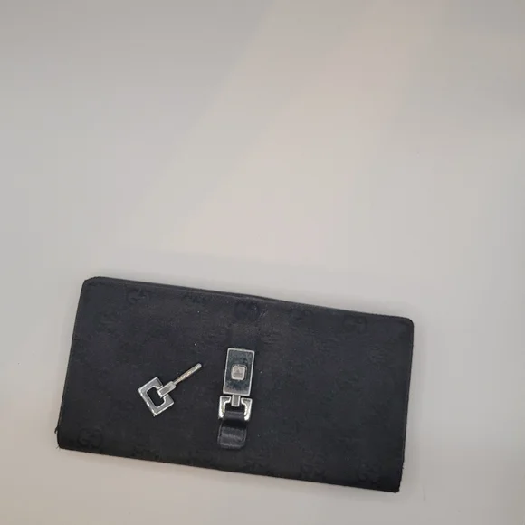 Gucci Wallet with Silver Clasp And Key - Picture 3 of 13